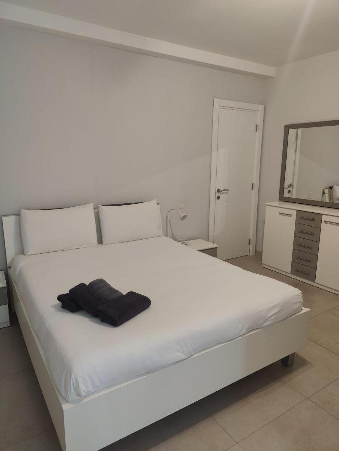 Gzira, 2 Bedroom Apartment Luaran gambar